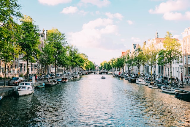 Matters to Do Amsterdam: Getting a Tour From a Hotel